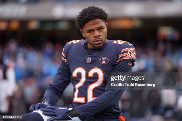 Safety Elijah Hicks of the Chicago Bears warms up prior to an NFL football game against the Detroit Lions at Soldier Field on December 10, 2023 in...