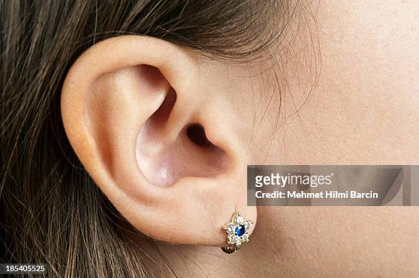 oreille humaine - boucle d'oreille photos et images de collection