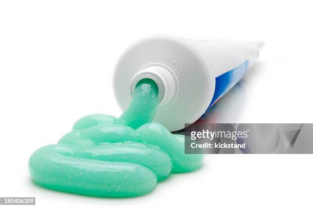 歯磨きチューブ - 歯みがき粉 ストックフォトと画像