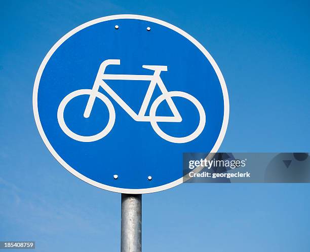 simple señal de bicicletas - carril para ciclistas fotografías e imágenes de stock