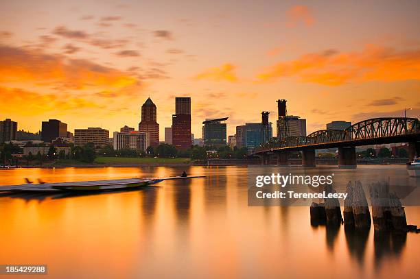 portland skyline at sunset - willamette river stock pictures, royalty-free photos & images