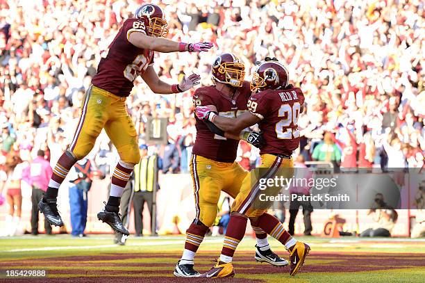 Roy Helu, Jr. #29 of the Washington Redskins celebrates his game-winning touchdown with teammates Kory Lichtensteiger and Logan Paulsen against the...