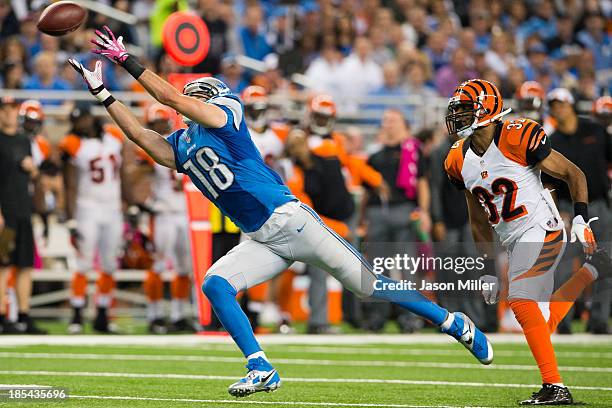 Wide receiver Kris Durham of the Detroit Lions catches a pass while under pressure from defensive back Chris Crocker of the Cincinnati Bengals during...