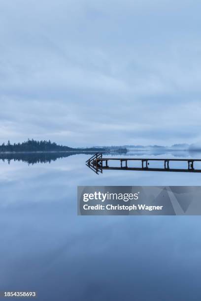 nebel und see - tirol nebel stock pictures, royalty-free photos & images