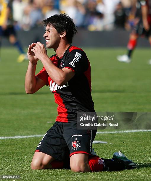 Pablo Perez of Newell's Old Boys laments during a match between Rosario Central and Newell's Old Boys as part of the 12th round of Torneo Inicial...