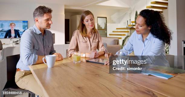 couple signing contract with female agent - black hair blonde streak stock pictures, royalty-free photos & images
