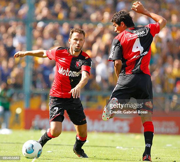 Lucas Bernardi of Newell's Old Boys in action during a match between Rosario Central and Newell's Old Boys as part of the 12th round of Torneo...