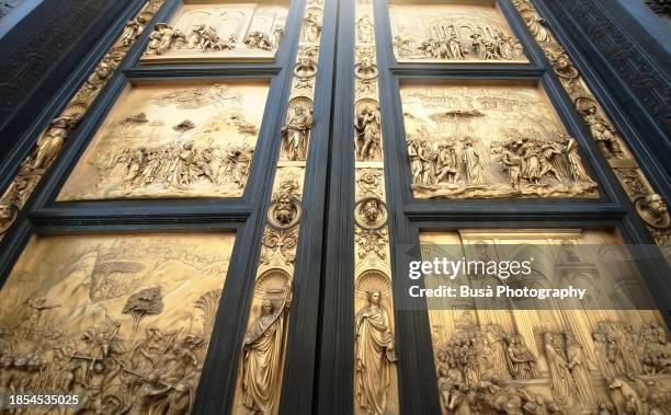 gates of paradise in the baptistry of florence - baptistery imagens e fotografias de stock