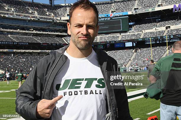 Johnny Lee Miller attends the New York Jets Vs. New England Patriots Game at MetLife Stadium on October 20, 2013 in East Rutherford, New Jersey.