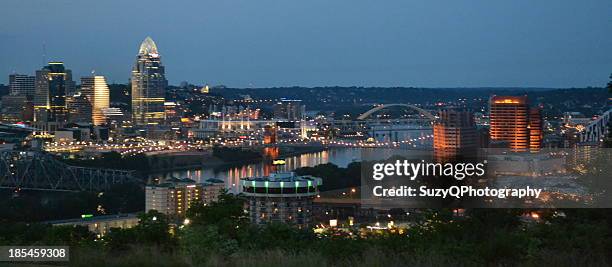 cincy by night - covington kentucky stock pictures, royalty-free photos & images