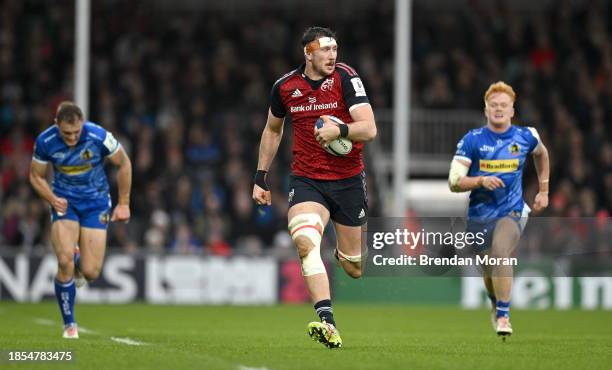 Exeter , United Kingdom - 17 December 2023; Tom Ahern of Munster on his way to scoring his side's second try during the Investec Champions Cup Pool 3...