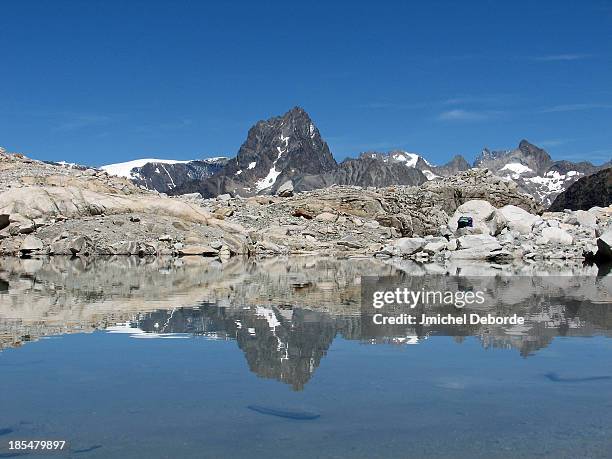 " miroir de la nature..." - miroir stock pictures, royalty-free photos & images