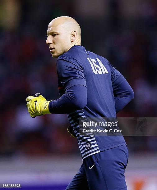 Brad Guzan of the United States against Costa Rica during the FIFA 2014 World Cup Qualifier at Estadio Nacional on September 6, 2013 in San Jose,...