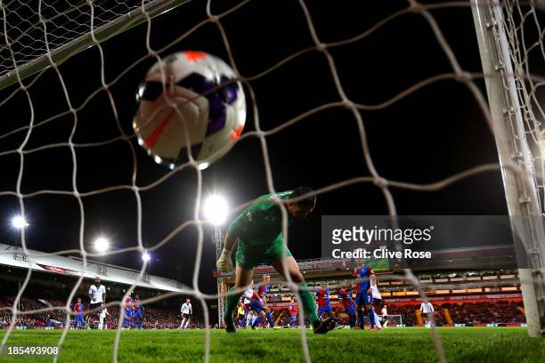 Steve Sidwell of Fulham scores his team's second goal past goalkeeper Julian Speroni of Crystal Palace during the Barclays Premier League match...