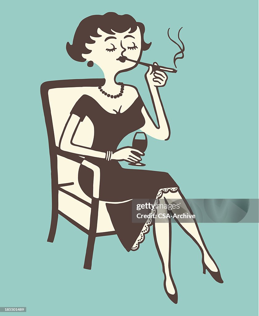 Mulher Fumando e beber