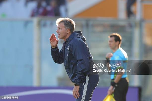 Head coach Marco Baroni manager of Hellas Verona gestures during the Serie A TIM match between ACF Fiorentina and Hellas Verona FC at Stadio Artemio...