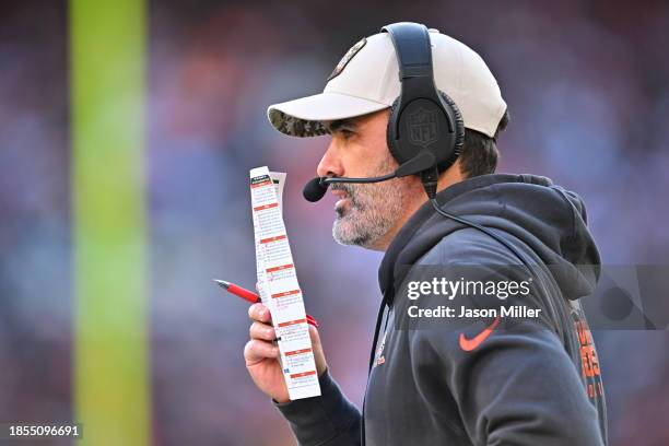 Head coach Kevin Stefanski of the Cleveland Browns calls plays in the fourth quarter against the Pittsburgh Steelers at Cleveland Browns Stadium on...