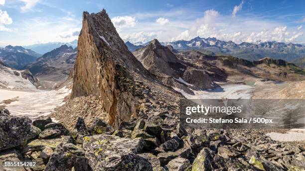 panoramic view of snowcapped mountains against sky - scalata stockfoto's en -beelden