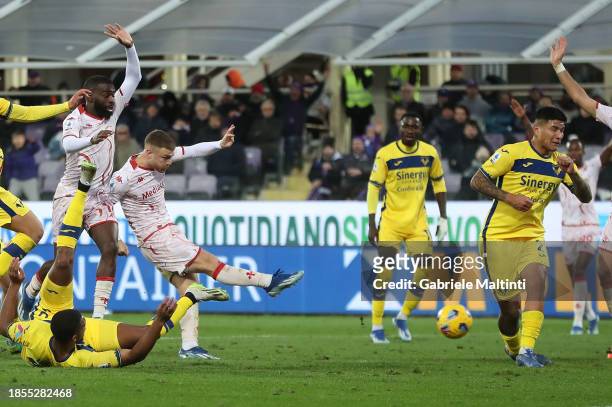 Lucas Beltrán of ACF Fiorentina scores a goal during the Serie A TIM match between ACF Fiorentina and Hellas Verona FC at Stadio Artemio Franchi on...