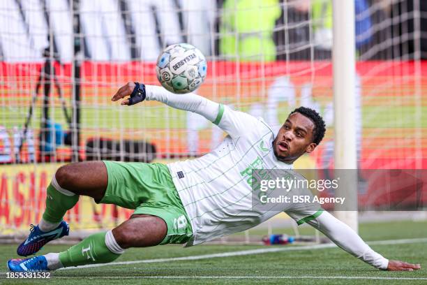 Quinten Timber of Feyenoord tries to score during the Dutch Eredivisie match between Heracles Almelo and Feyenoord at Erve Asito on December 17, 2023...