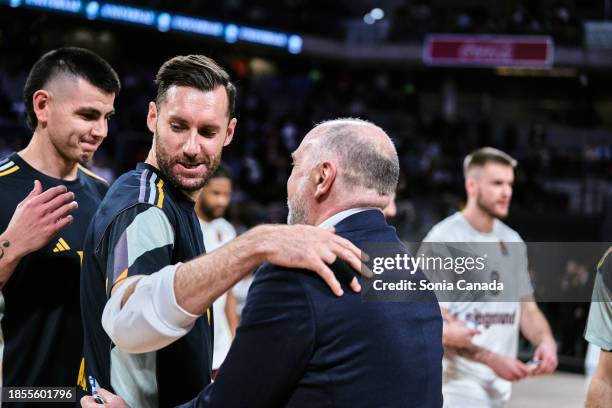 Pablo Laso, coach of FC Bayern Munich greets Rudy Fernandez of Real Madrid prior to the Turkish Airlines EuroLeague Regular Season Round 14 match...