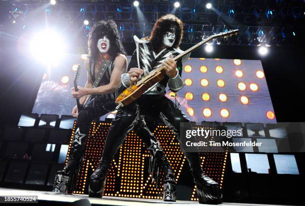 Paul Stanley and Tommy Thayer of Kiss perform at Arco Arena on November 19, 2009 in Sacramento, California.