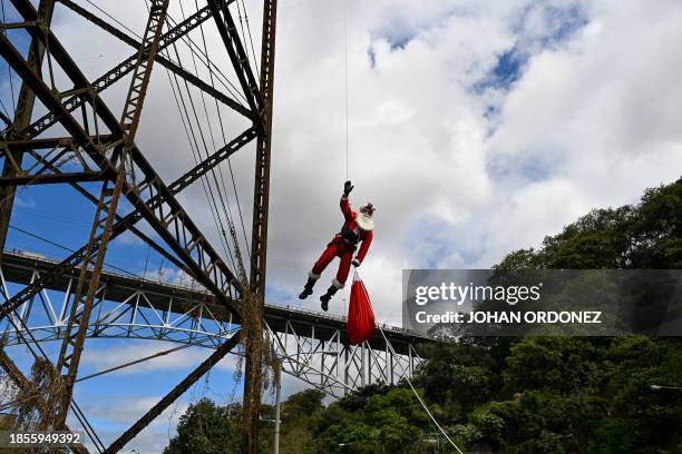 88 Hector Chacon Photos & High Res Pictures - Getty Images