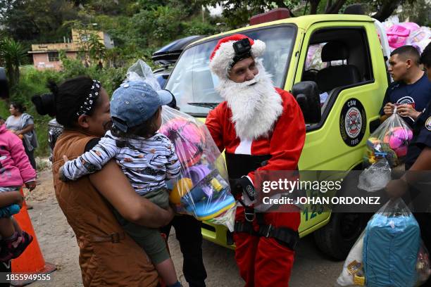 88 Hector Chacon Photos & High Res Pictures - Getty Images