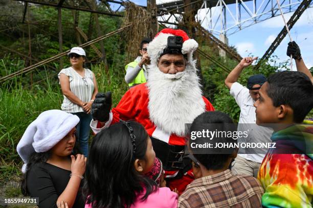 88 Hector Chacon Photos & High Res Pictures - Getty Images