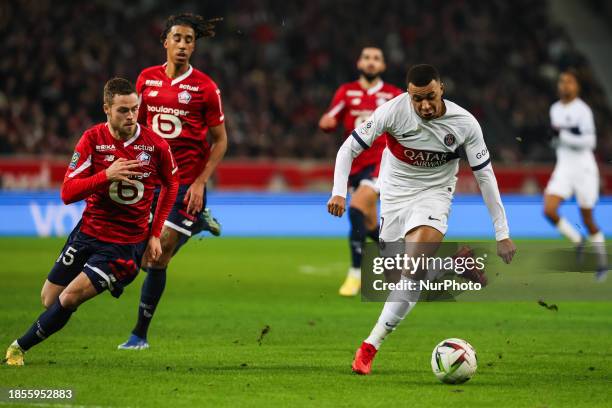 Kylian Mbappe of Paris Saint-Germain is playing during the Ligue 1 Uber Eats match between Paris Saint-Germain and LOSC Lille at Decathlon Arena -...