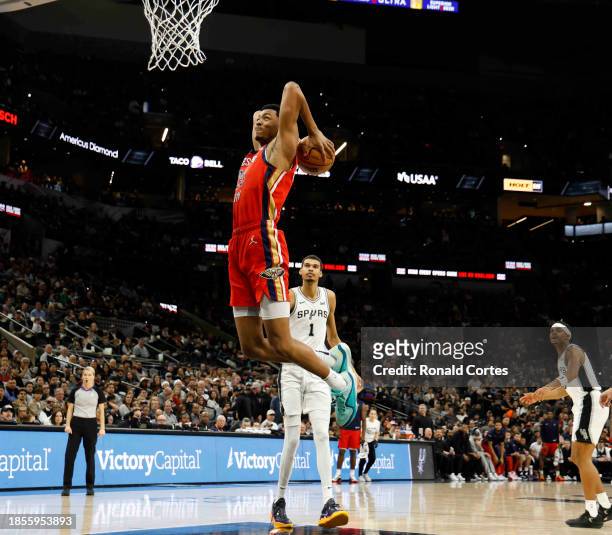 Trey Murphy III of the New Orleans Pelicans dunks past the San Antonio Spurs in the first half at Frost Bank Center on December 17, 2023 in San...