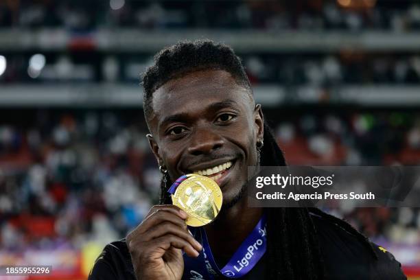 Ricardo Ade of the Liga de Quito shows his first place medal after the second leg final match between Liga de Quito and Independiente del Valle as...