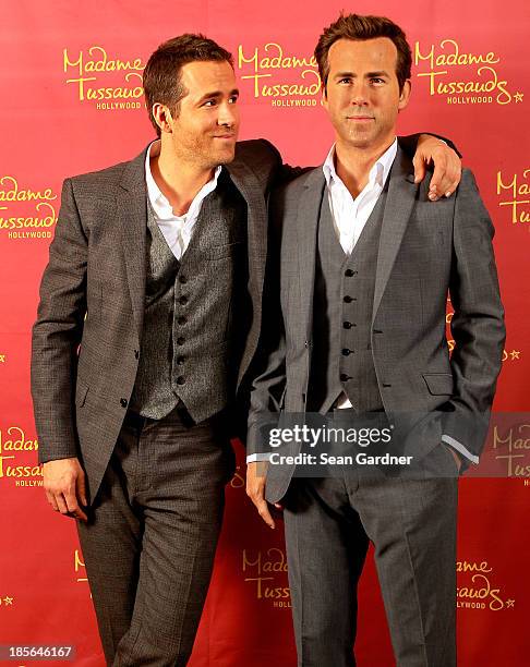 Ryan Reynolds poses side by side with his Madame Tussauds Hollywood wax figure on October 21, 2013 in New Orleans, Louisiana.