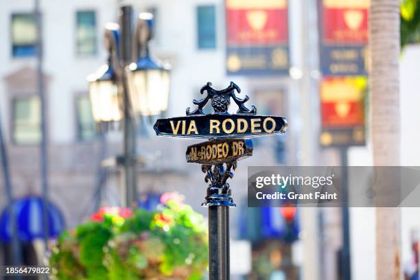 street address sign. - rodeo drive stock pictures, royalty-free photos & images