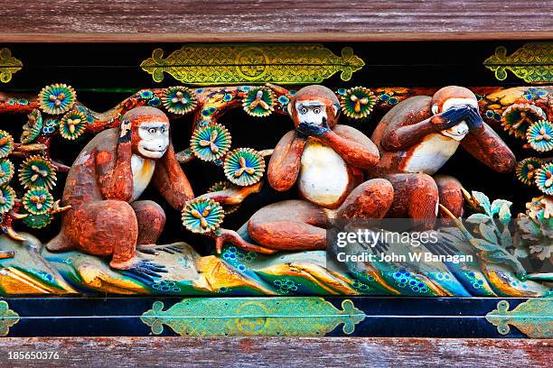 the 3 wise monkeys, rinnoji temple, nikko - 3 wise monkeys stock-fotos und bilder
