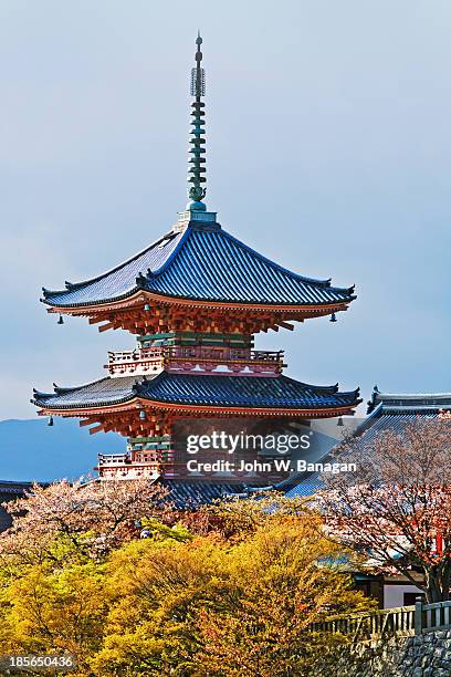 kiyomizu-dera temple - kiyomizu dera temple - fotografias e filmes do acervo
