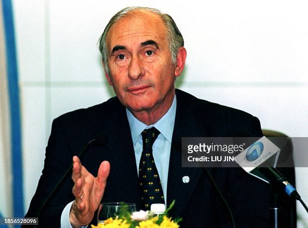 Argentina President, Dr. Fernando de la Rua addresses at a press conference 11 September 2000 in Shanghai, the first stop of his China visit, that he...