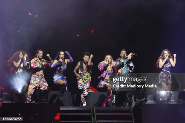 Balia Marichal, Óscar Schwebel, Lidia Ávila, Kalimba, Erika Zaba, Ari Borovoy and Mariana Ochoa of OV7 perform on stage during the last concert of...