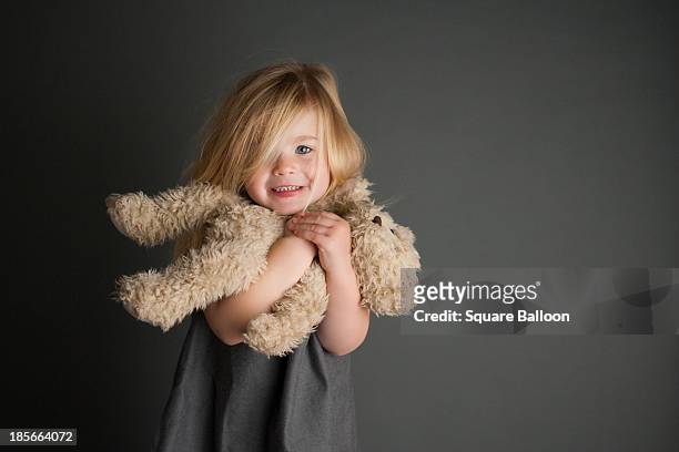 girl hugging her teddy - ours en peluche photos et images de collection