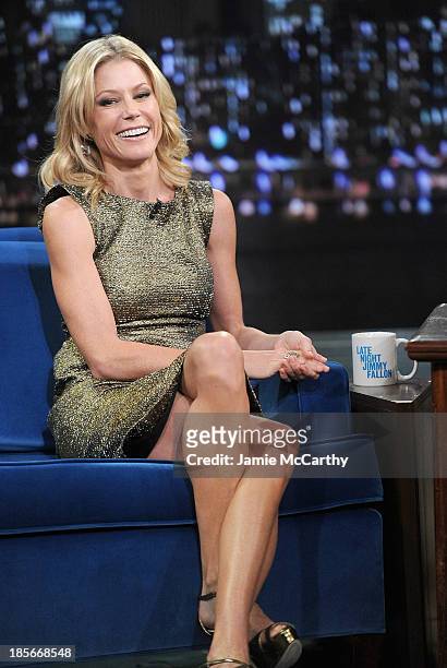 Julie Bowen visits "Late Night With Jimmy Fallon" at Rockefeller Center on October 23, 2013 in New York City.