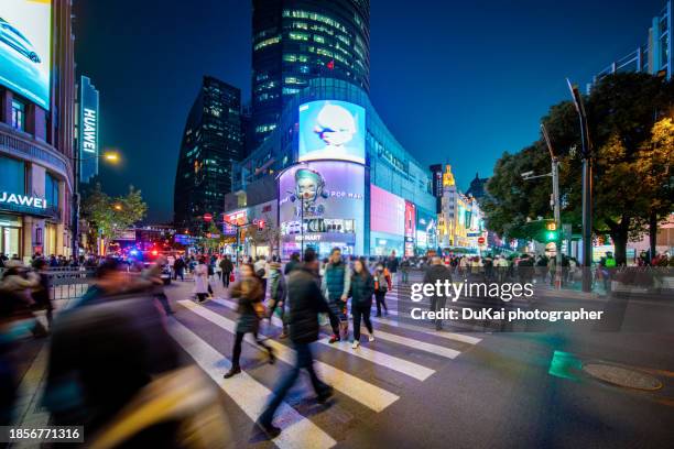 shanghai nanjing road intersection - shanghai city life stock pictures, royalty-free photos & images