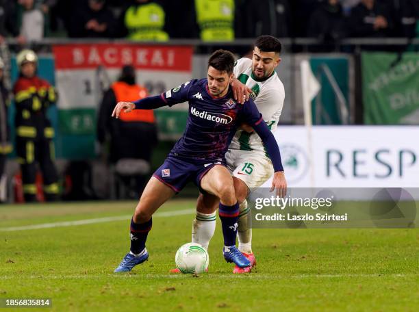 Mohammad Abu Fani of Ferencvarosi TC challenges Josip Brekalo of ACF Fiorentina during the UEFA Europa Conference League match between Ferencvarosi...