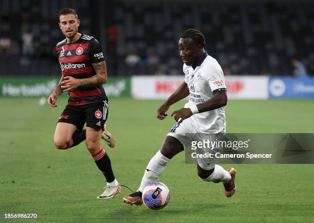 Nestory Irankunda of United controls the ball during the A-League Men round eight match between Western Sydney Wanderers and Adelaide United at...