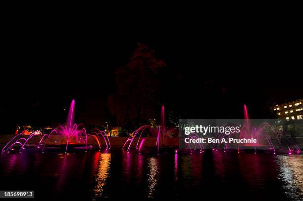 Pink Landmarks 108 Turn London Landmarks Pink Stock Photos, High-Res Pictures, and ...