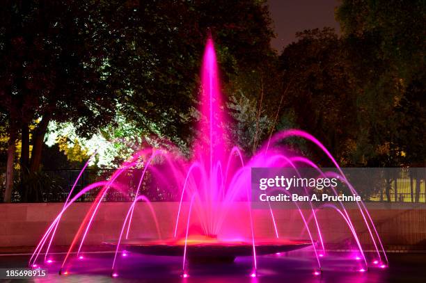 Pink Landmarks 108 Turn London Landmarks Pink Stock Photos, High-Res Pictures, and ...