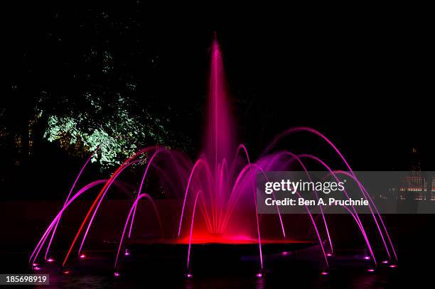 Pink Landmarks 108 Turn London Landmarks Pink Stock Photos, High-Res Pictures, and ...