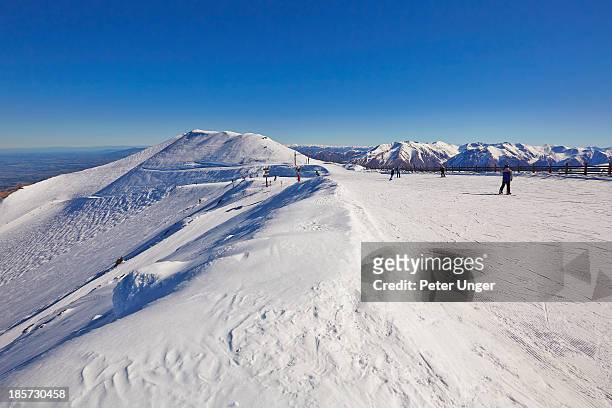 summit of mount hutt ski field - ski new zealand ストックフォトと画像