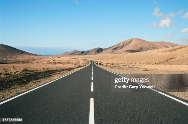 long straight road in desert landscape - mediterranean climate stock pictures, royalty-free photos & images