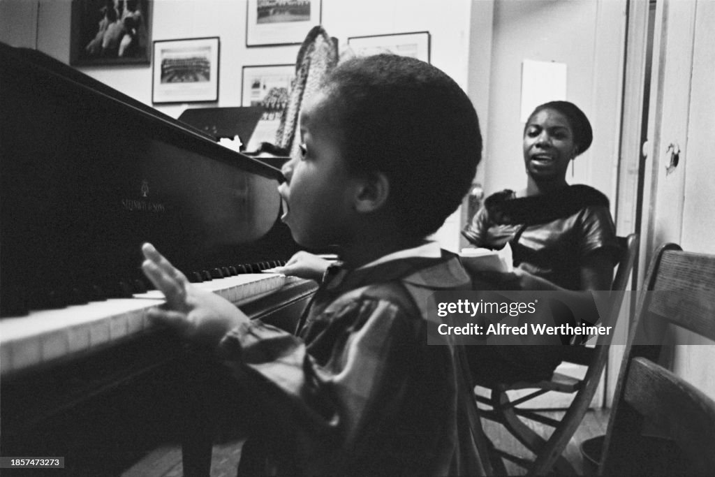 Lisa Stroud Plays Piano With Her Mother, Nina Simone