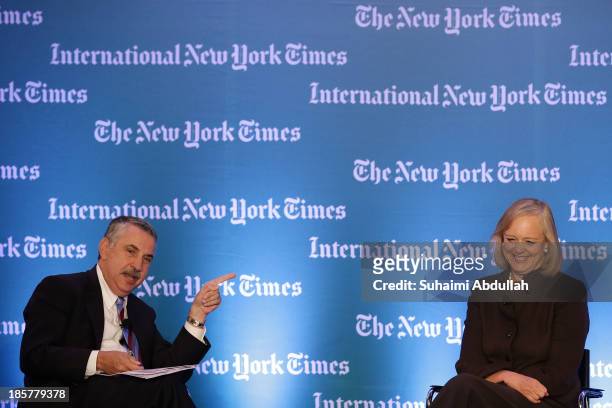 Thomas L. Friedman, Op-Ed columnist, The New York Times speaks with Meg Whitman, President and CEO, Hewlett-Packard Company during the International...